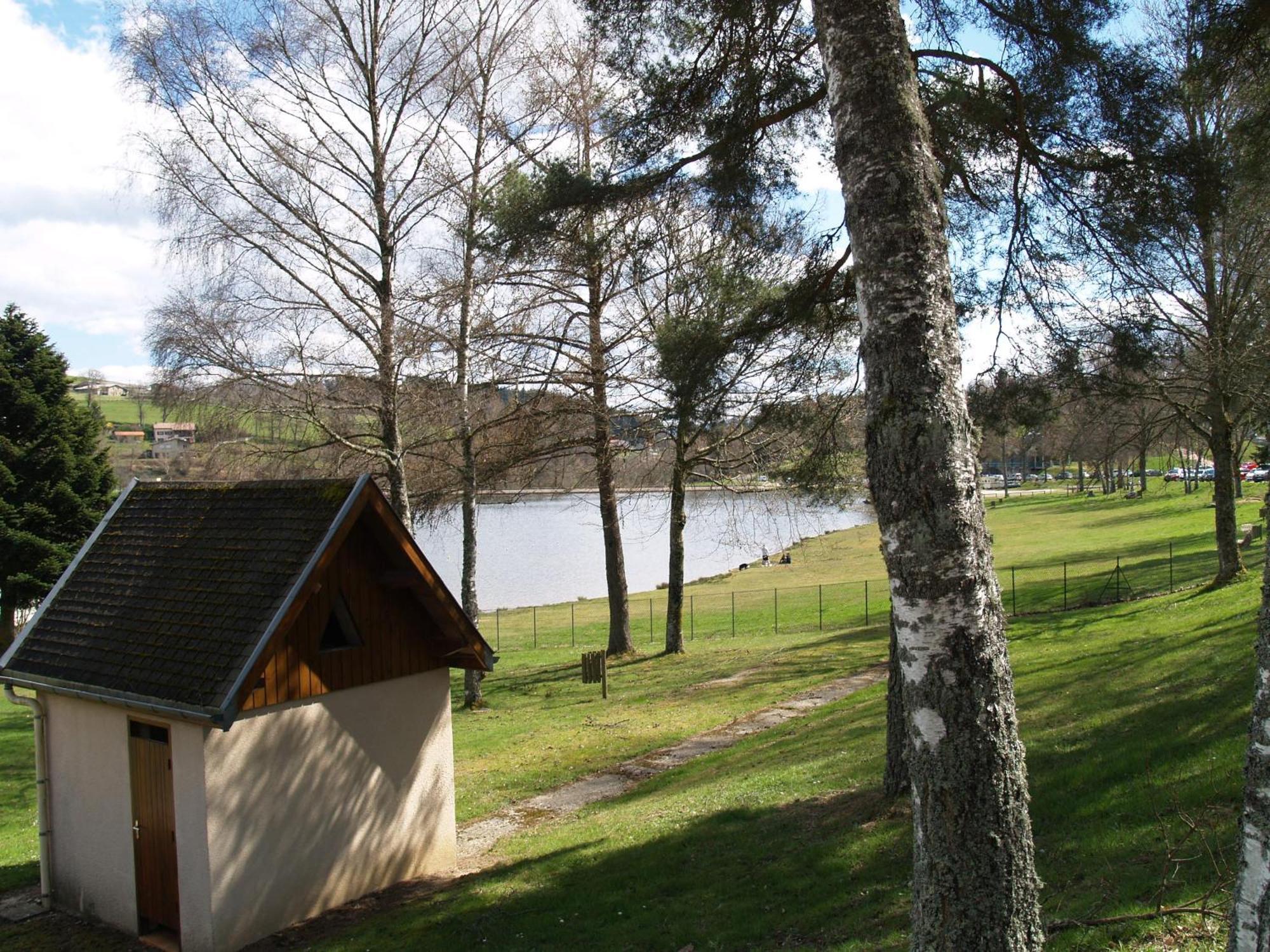 Les Demeures Du Lac Saint-Rémy-sur-Durolle Екстериор снимка